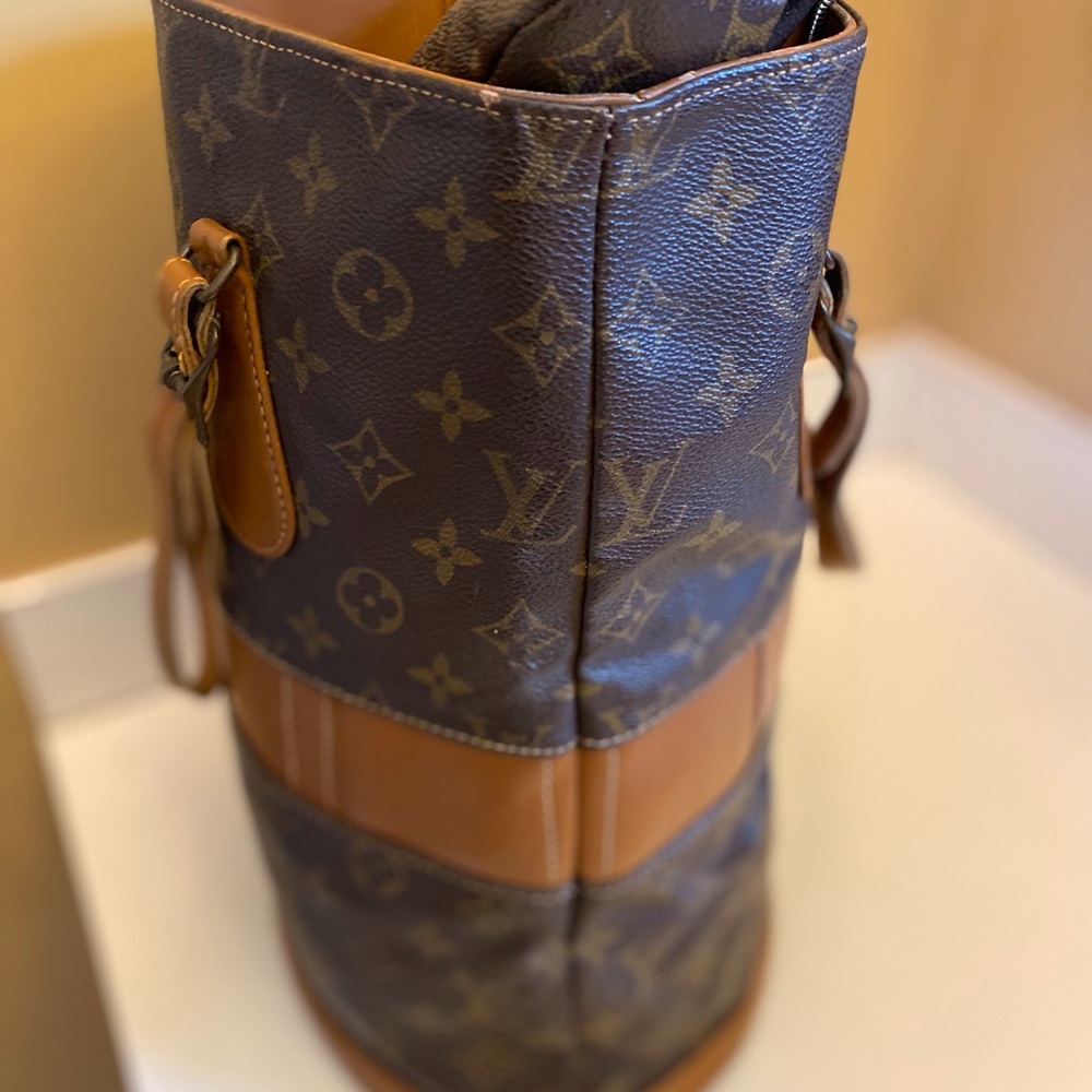 LOUIS VUITTON VINTAGE MONOGRAM BUCKET BAG - Picture 10 of 13